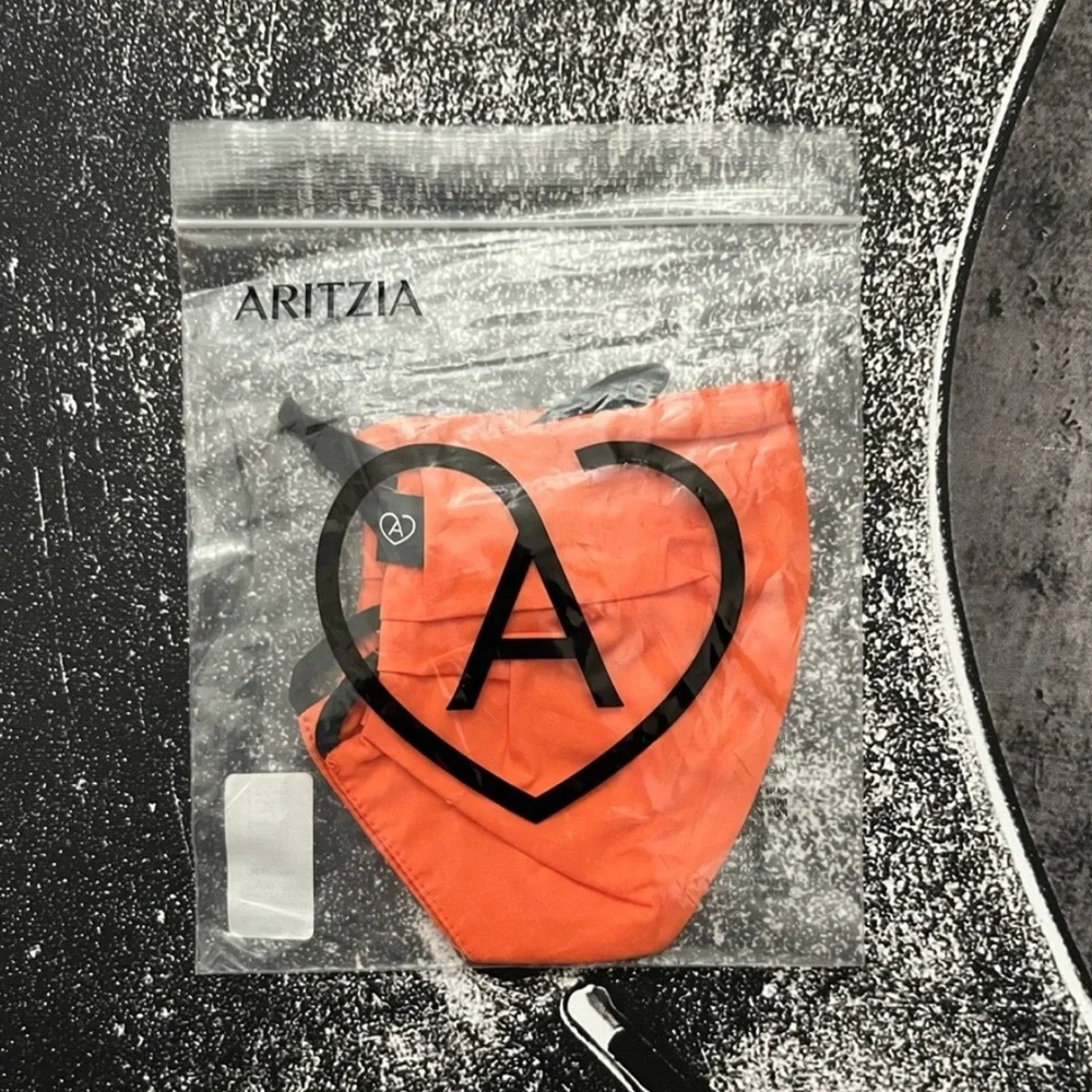 NEW Aritzia Mask